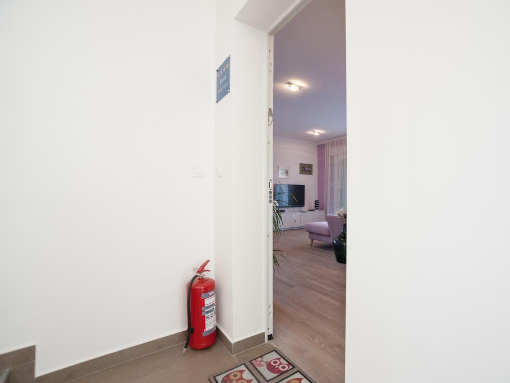 Apartment Tajana Residence Zara Esterno foto
