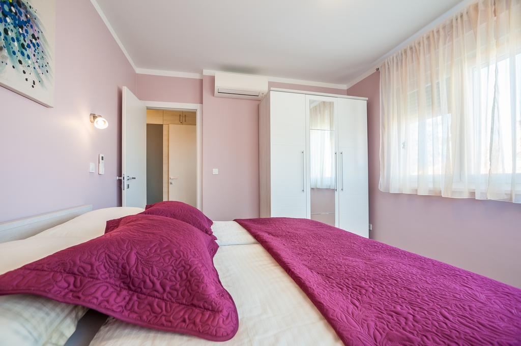 Apartment Tajana Residence Zara Esterno foto